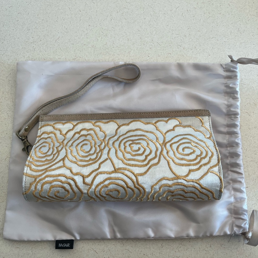 Nikita Lynn Elegant Gold and Cream Clutch